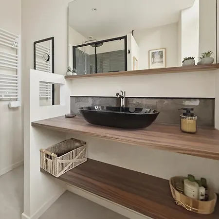 Apartment Lumineux Avec Balcon, Coeur Historique *