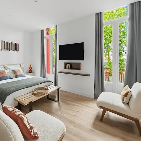 Apartment Lumineux Avec Balcon, Coeur Historique